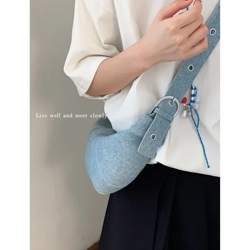 

2025 Women's Chic Designer Denim Tote - Folded Axillary Bag with Wide Strap Crossbody Purse for Effortless Commuting