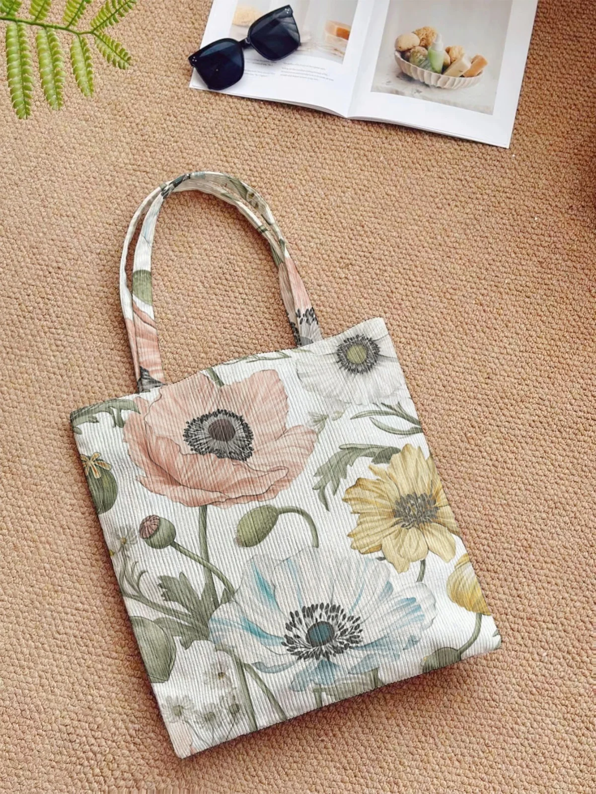 Flower patterned handbag, suitable for daily commuting and shopping, easy to carry all essential items