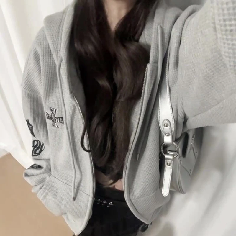 Amerykańska odzież wierzchnia w stylu vintage, zapinana na zamek, z wzorem liter, długi rękaw, jednolity kolor, modna kieszeń, subkultura, składana kaptur, damska, jesień 2025.