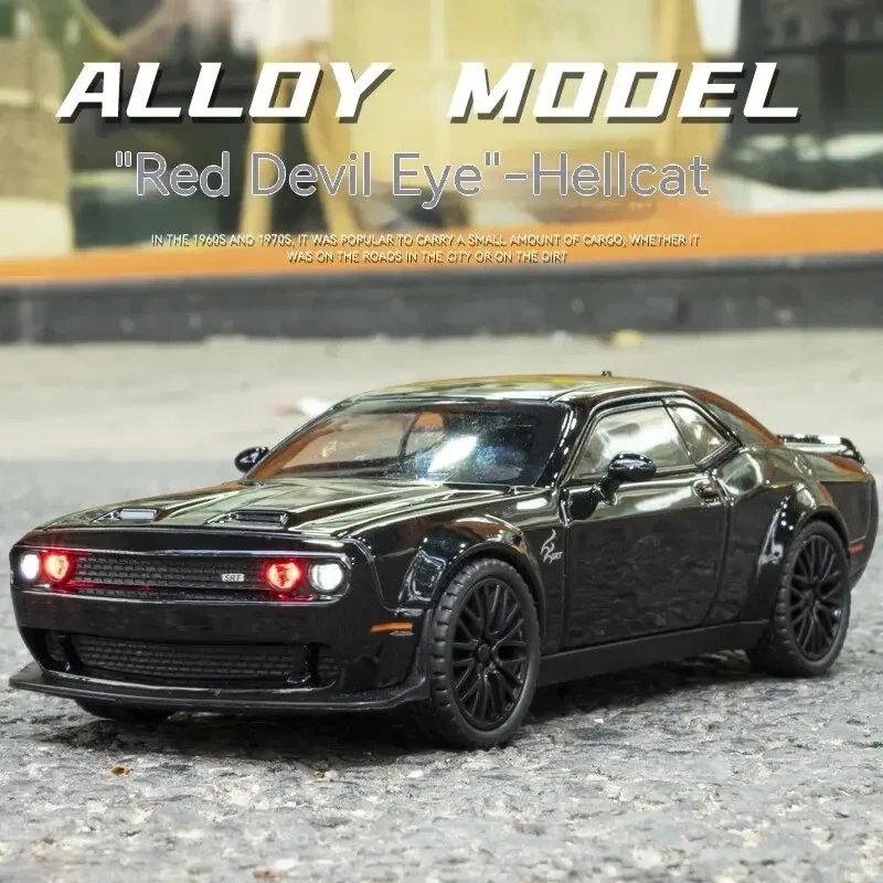 1:32 Challenger Hellcat STR Red Eyes Spielzeugauto Druckgussfahrzeuge Metallautos Dekoration Zurückziehen Modellautos mit Ton und Licht