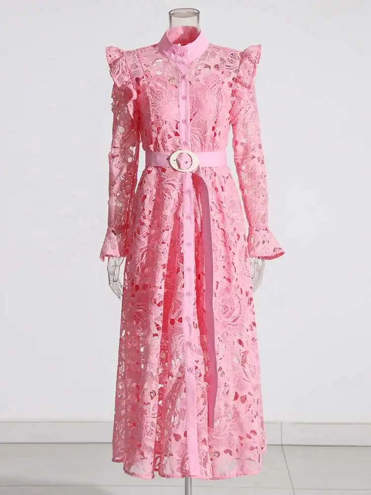 TWOTWINSTYLE 固体パッチワークレース刺繍カットアウトエレガントなドレス女性のためのスタンドカラーフレアスリーブハイウエストドレス女性