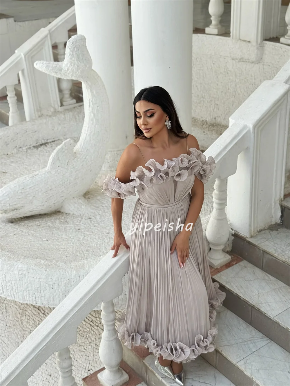 فساتين رسمية مخصصة مكشكشة على شكل حرف a مكشوفة الكتف بطول الكاحل مناسبة مخصصة مقاسات متاحة معقدة