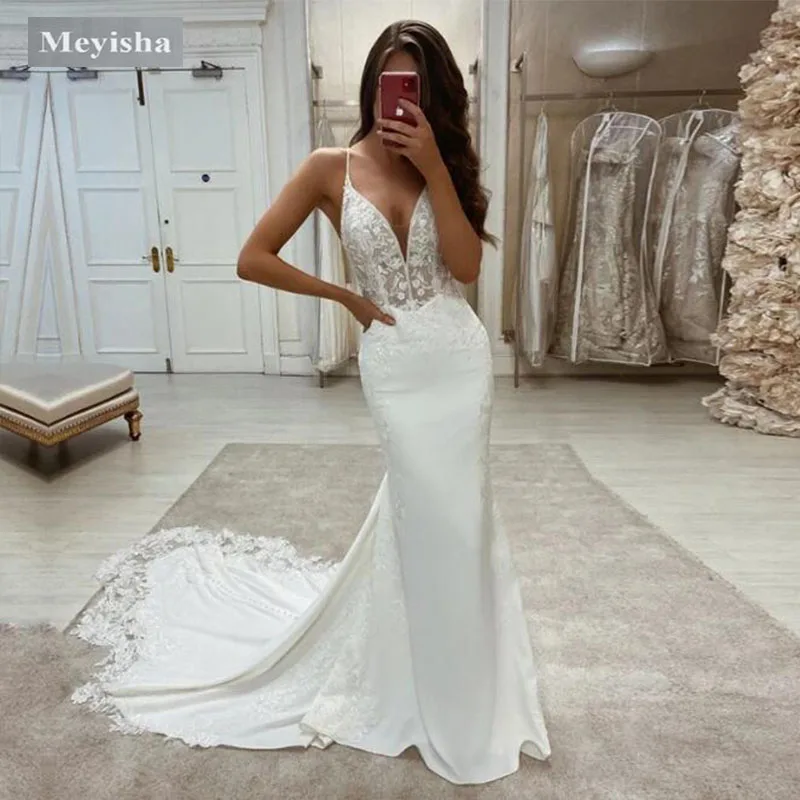 ZJ6050 Customer Made 2024 Graceful V Neck Beach Wedding Dresses Backless Appliqued Lace Bridal Gowns Tulle