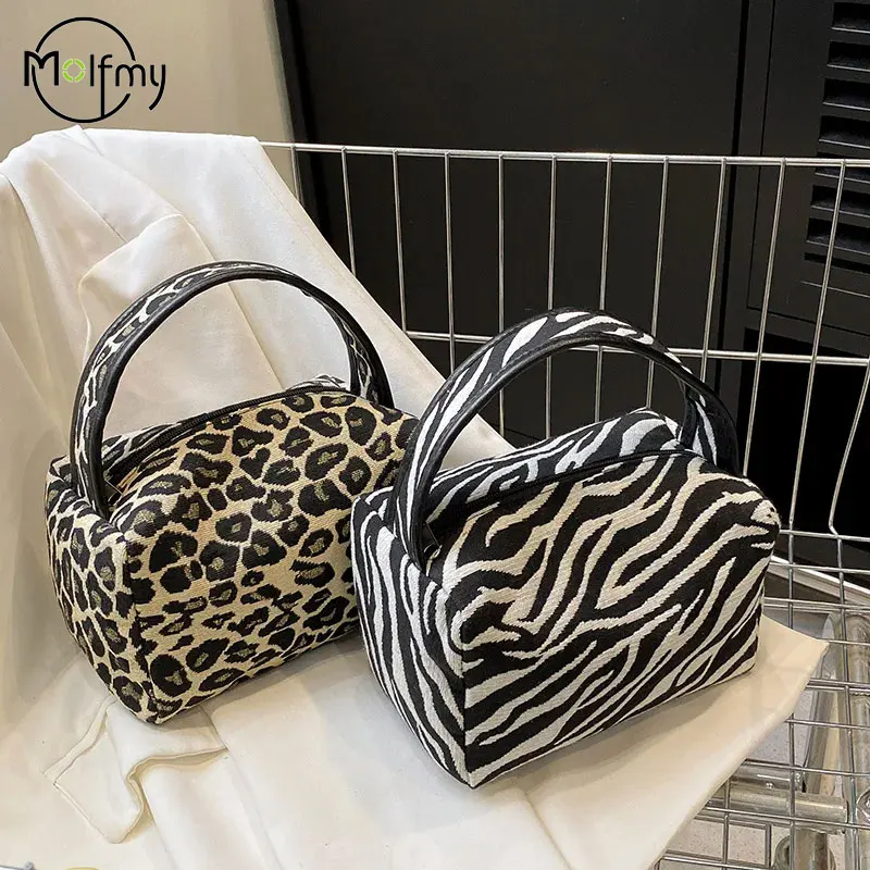 Leopard Makeup Bag Luxury Large Capacity Skincare Portable Carrying Canvas Purse Waterproof Zipper Organizer Travel Makeup Bag