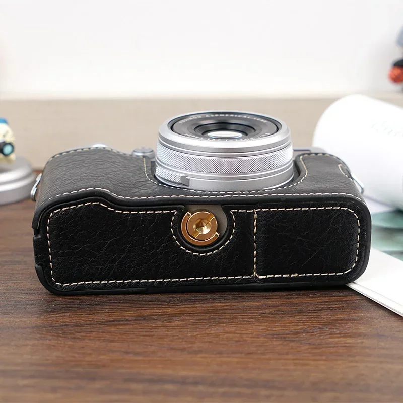 لكاميرا Fujifilm X100VI Fuji X100VI نصف حافظة جلدية من صنع الإنسان مفتوحة مع حزام الكتف حامي الكاميرا اللوح الأساسي