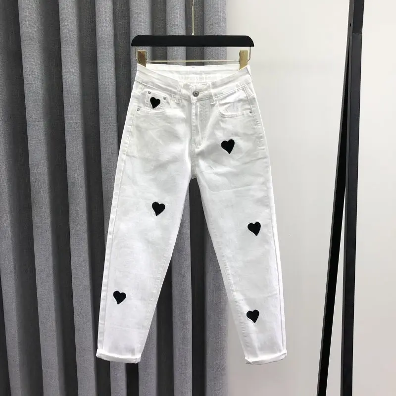 

White High Waisted Heart Embroidered Harlan Jeans for Women in Spring 2025 Small Legs and A Carrot Like Pattern
