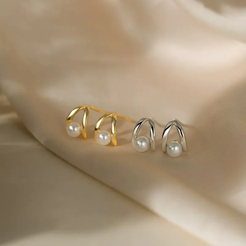 New Classic Temperament Sterling Silver Metal Hollowed-out Imitation Pearl Stud Earrings for Women Girls Korean Geometry Jewelry