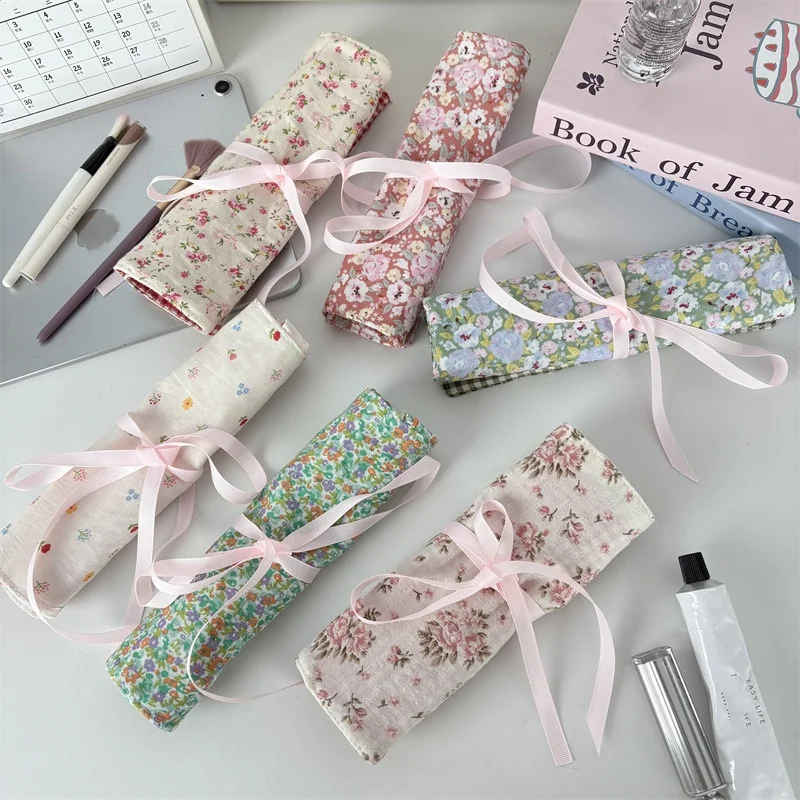 Pastoral flower makeup brush storage bag, portable pencil bag,multi-functional travel eyebrow pencil eye shadow brush makeup bag