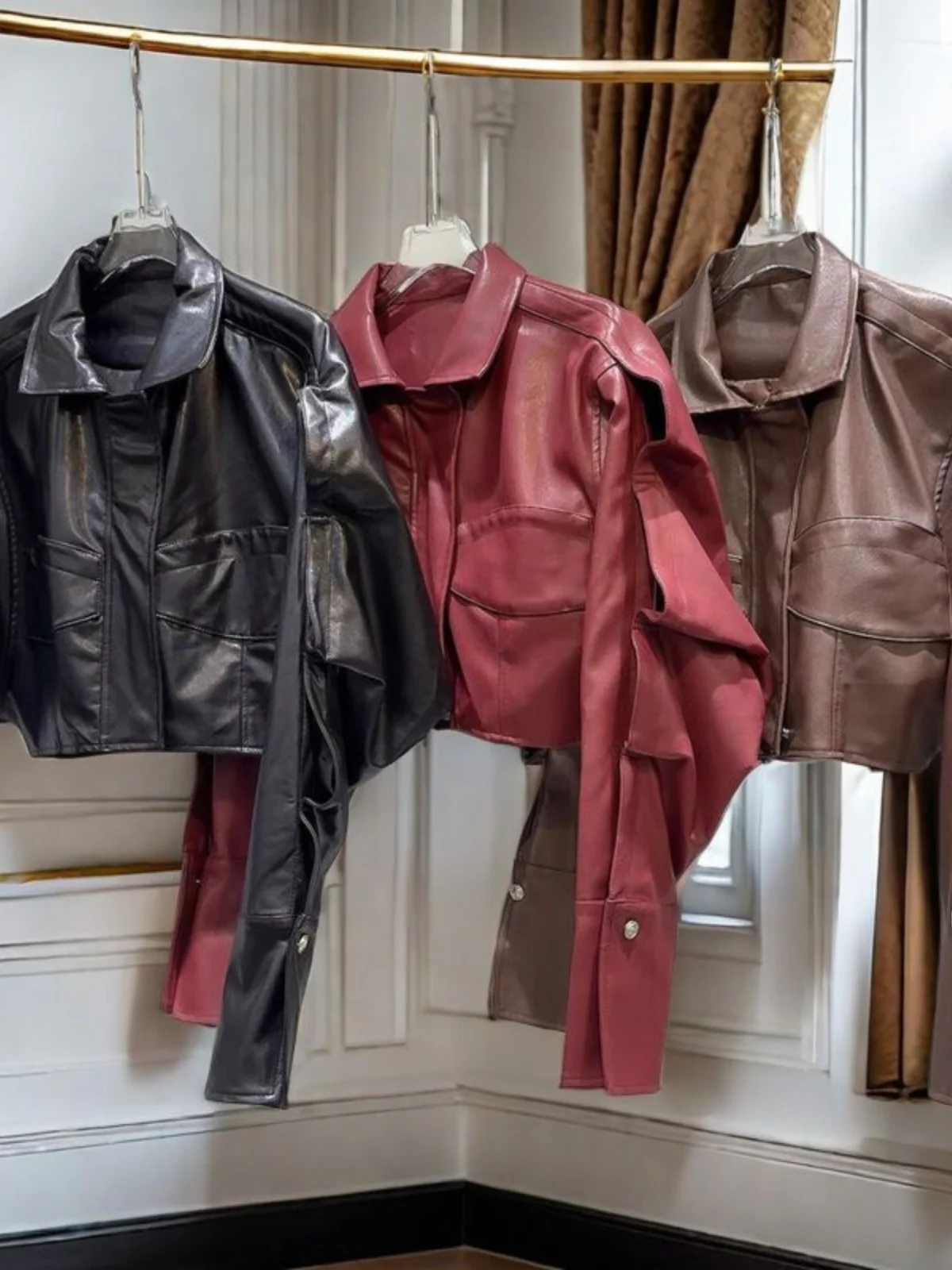 

Spring Black Leather Jacket Women's Short Motorcycle Style Fashionable Commuter Zipper PU Leather Sleeve Long Collar