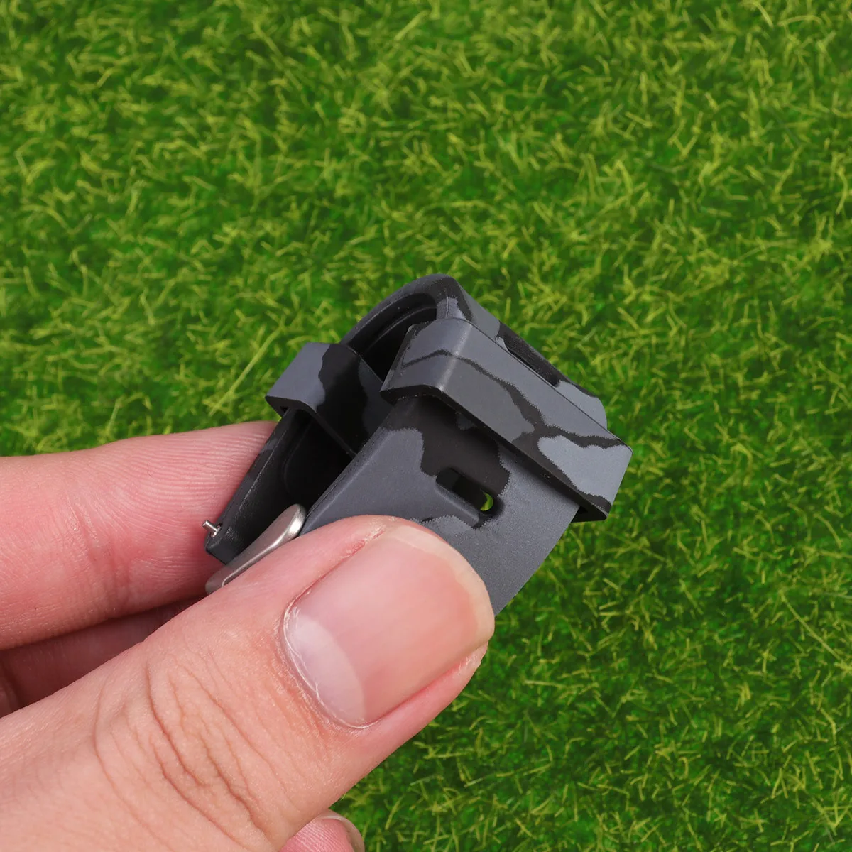 

Grey Camouflage Silicone Watch Strap Replacement Comfortable Painted Design Smooth Seamless for Ideal Gift