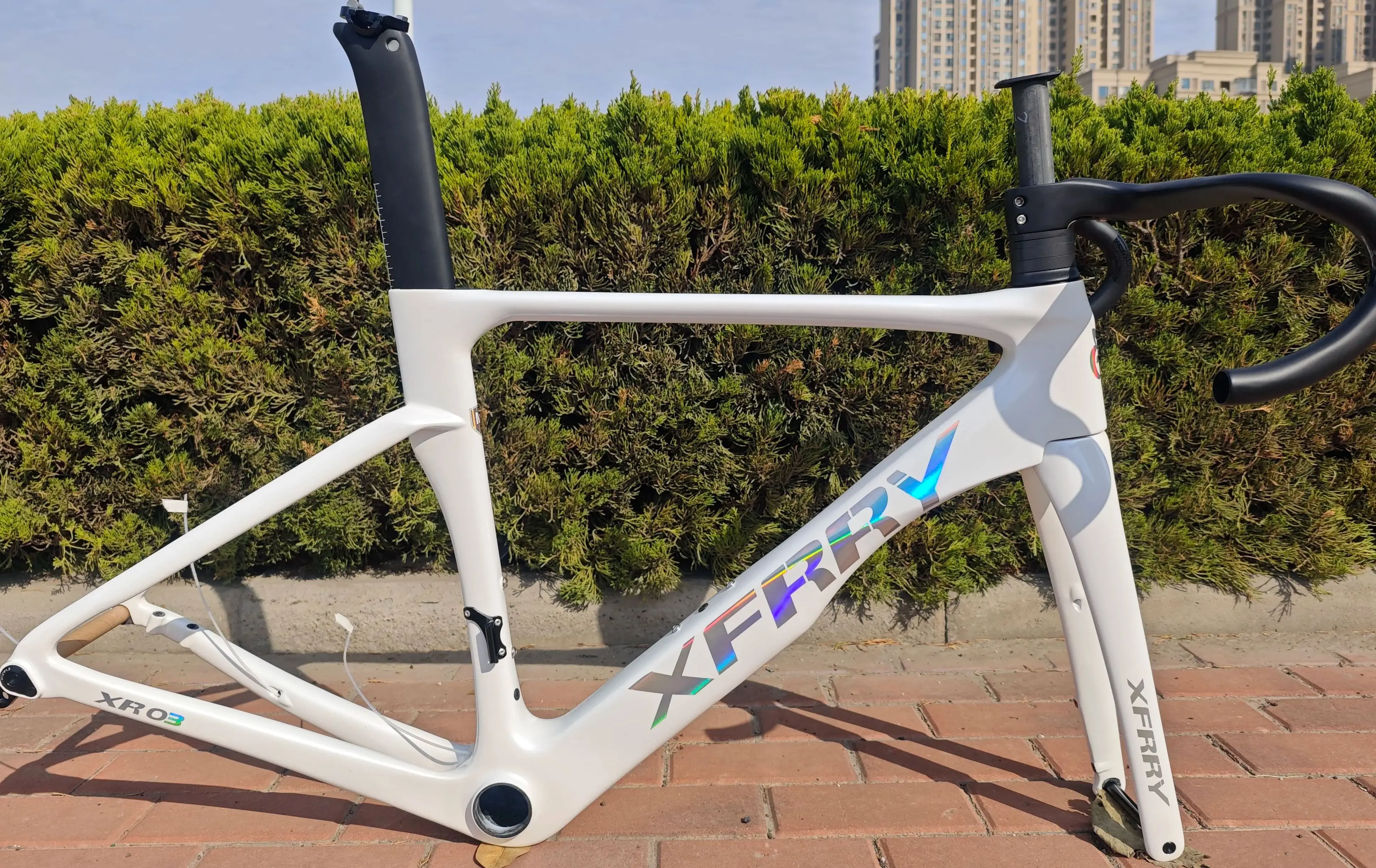 XFRRY road bike carbon frame for electronic groupset all internal wiring 700C disc brake-only road bicycle Custom Logo