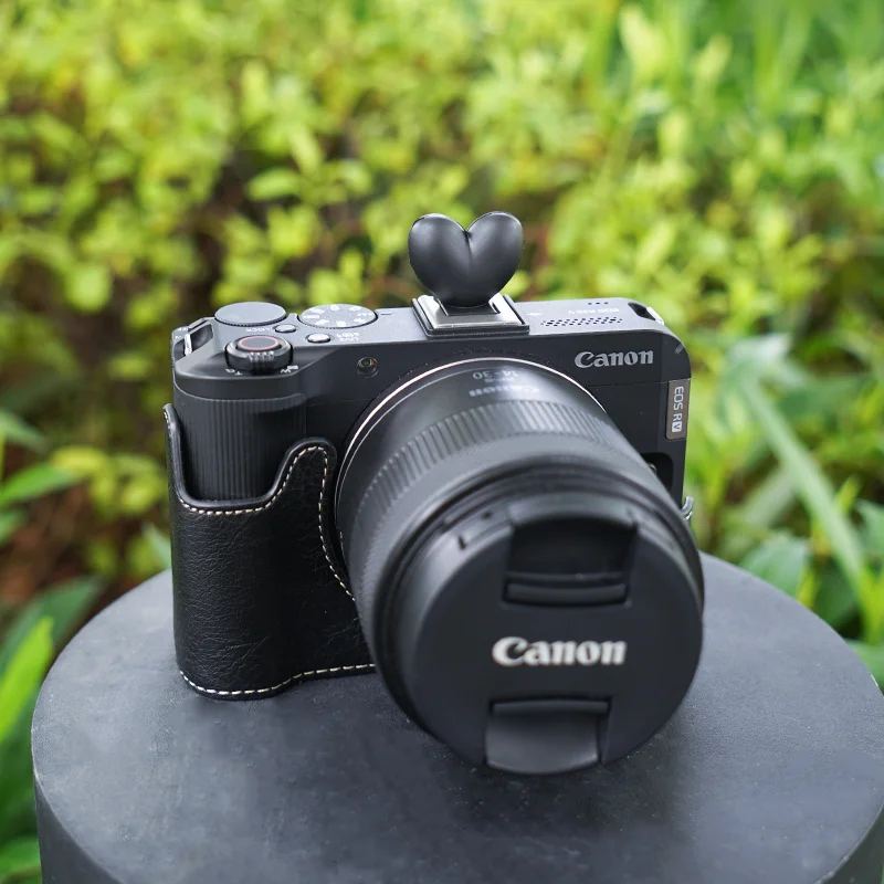 حافظة كاميرا بنمط ليتشي R50V جديدة مع حزام كتف لكاميرا Canon R50v وقاعدة حماية نصف قاعدة