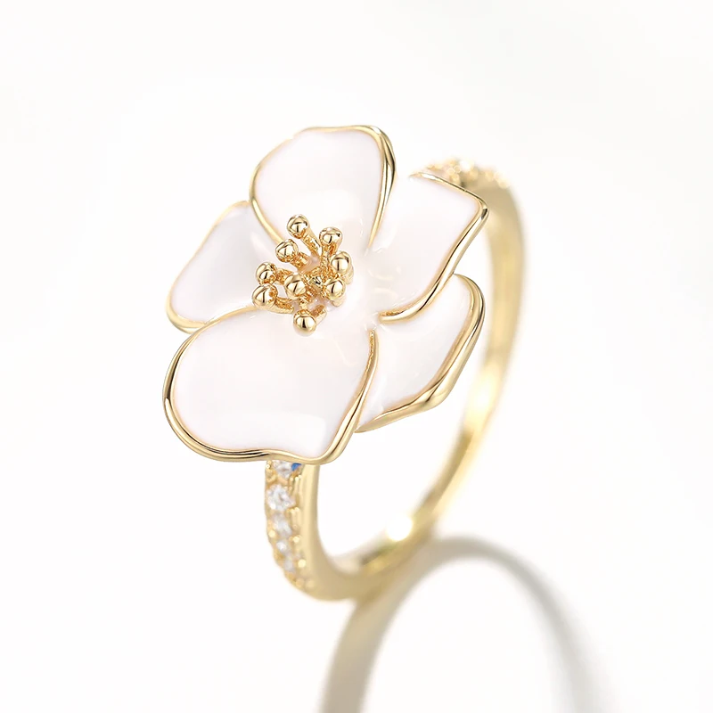 Huitan Aesthetic White Flower Rings for Women Graceful Wedding Band Delicate Finger Jewelry with Shiny Zirconia Chic Accessories