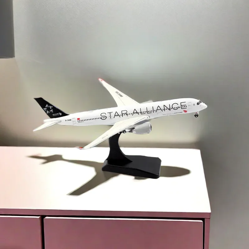 2024 new Diecast 1:400 Simulation Of China International Aviation A350-900 B-308M Alloy Aircraft Finished Model Decorations Gift