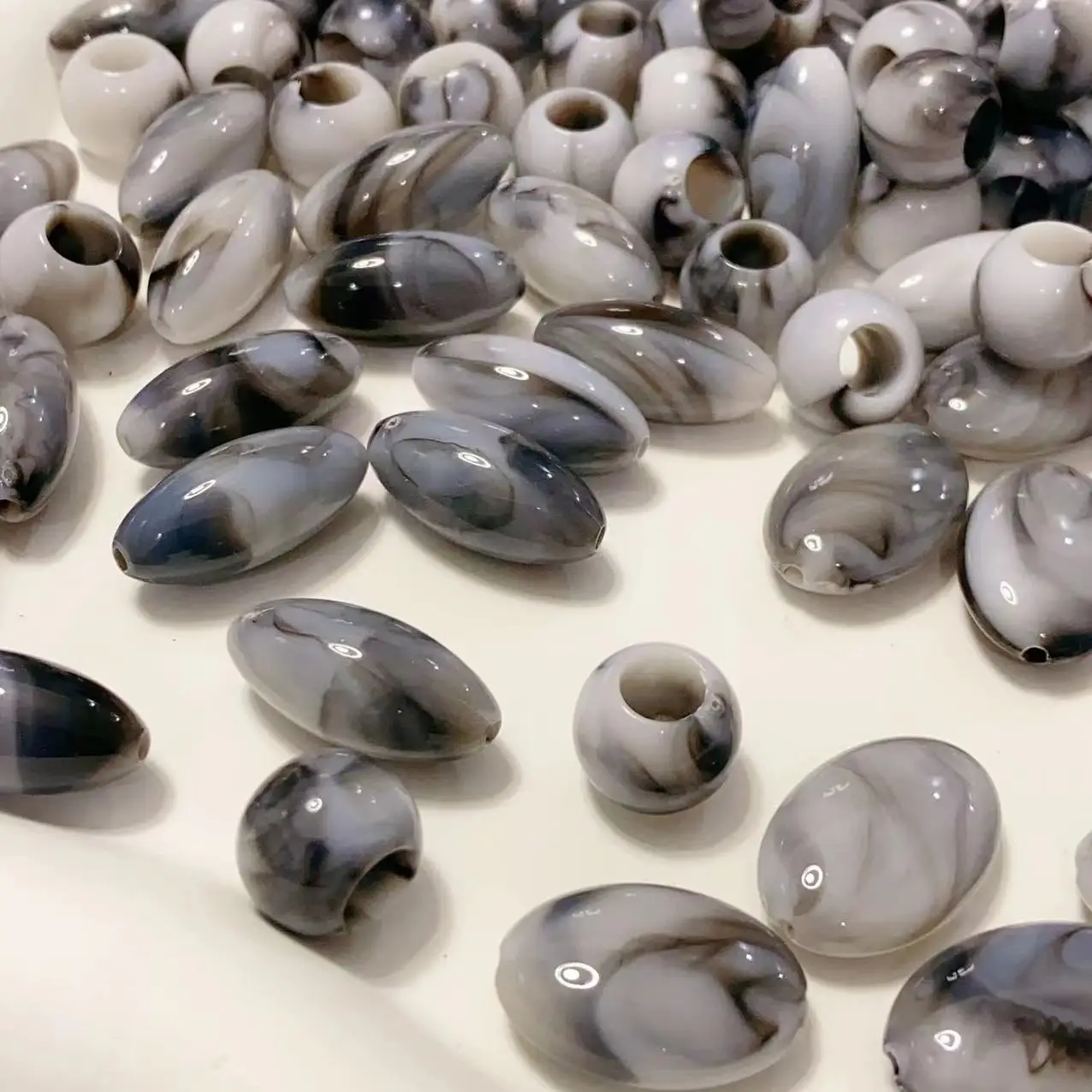 

12/15/20 pcs DIY Bohemian retro imitation agate black and white/gray long/round beads, jewelry bracelets necklace accessories