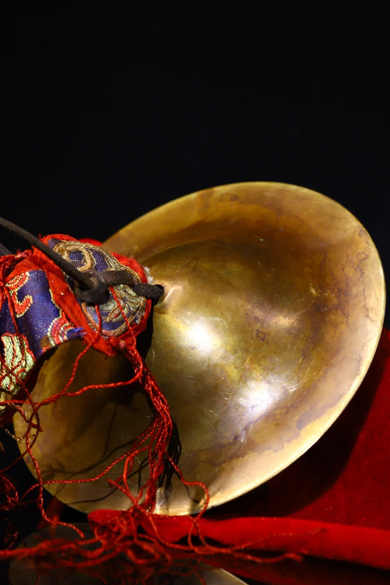 

6"Xizang Folk Collection Old Bronze Cinnabar Old Bell Ringing Prayer flag Pendant Amulet Dharam Worship Hall Town house