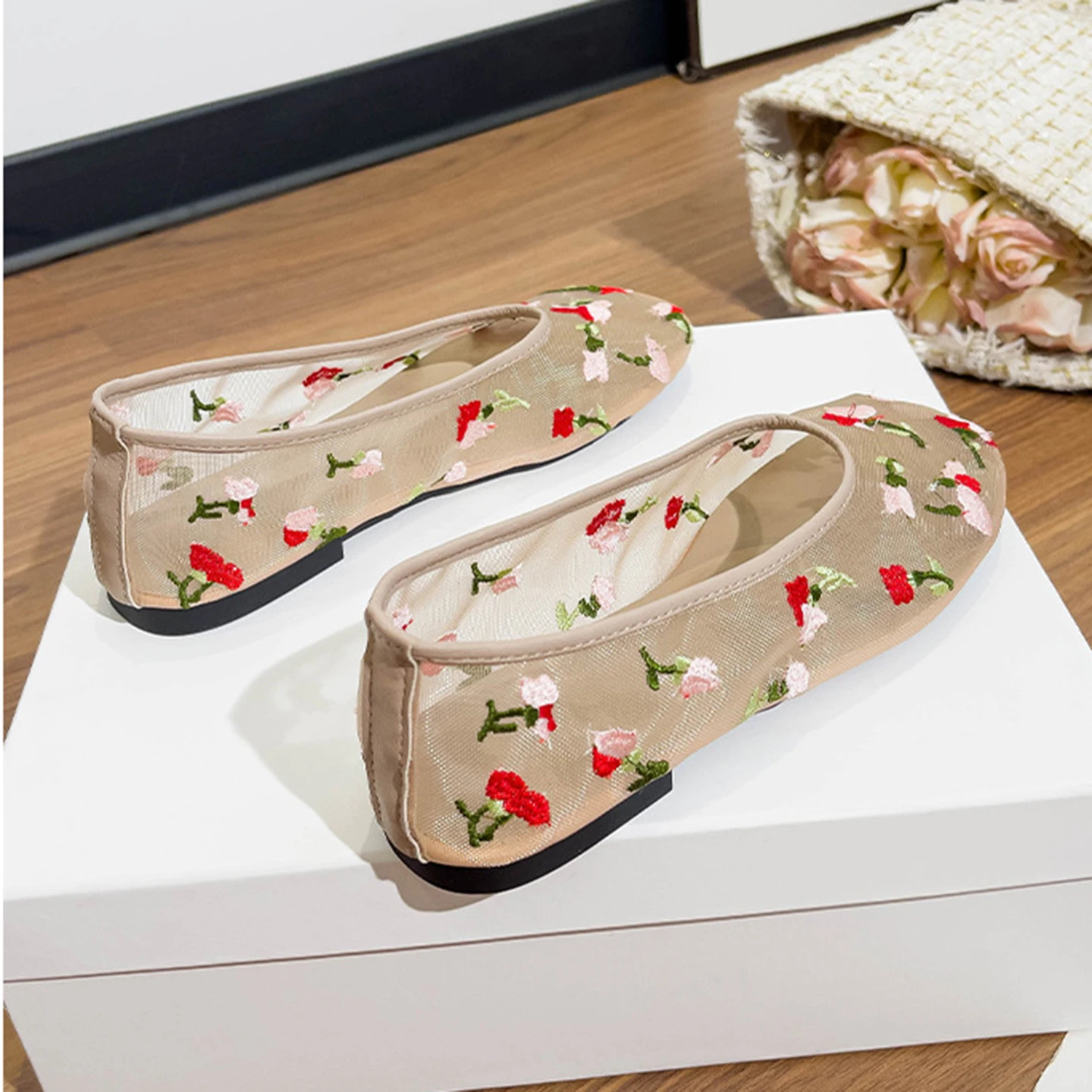 Hand Embroidered Flowers Designer Mesh Hollow Flats Ballet Shoes Women Summer Light Breathable Mary Jane Shoe Elegant Mules Shoe view 2