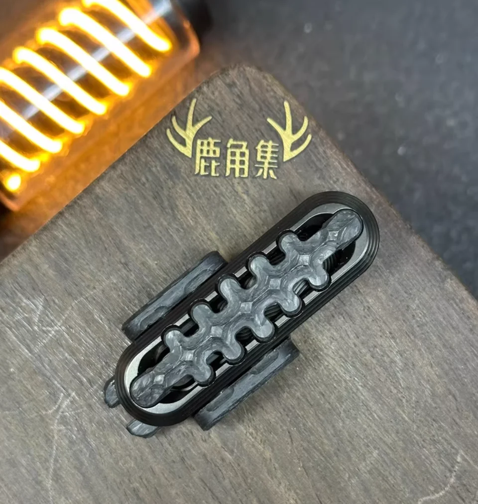 

USED EDC Wanwu Steel coated with black slider push Decompression toys