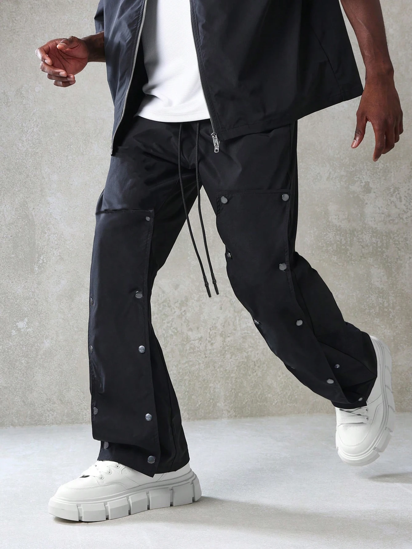 

Men's Casual Fashion Straight Leg Utility Work Pants, Loose Fit Cargo Pants, Personalized Multi-Carabiner Patch Design