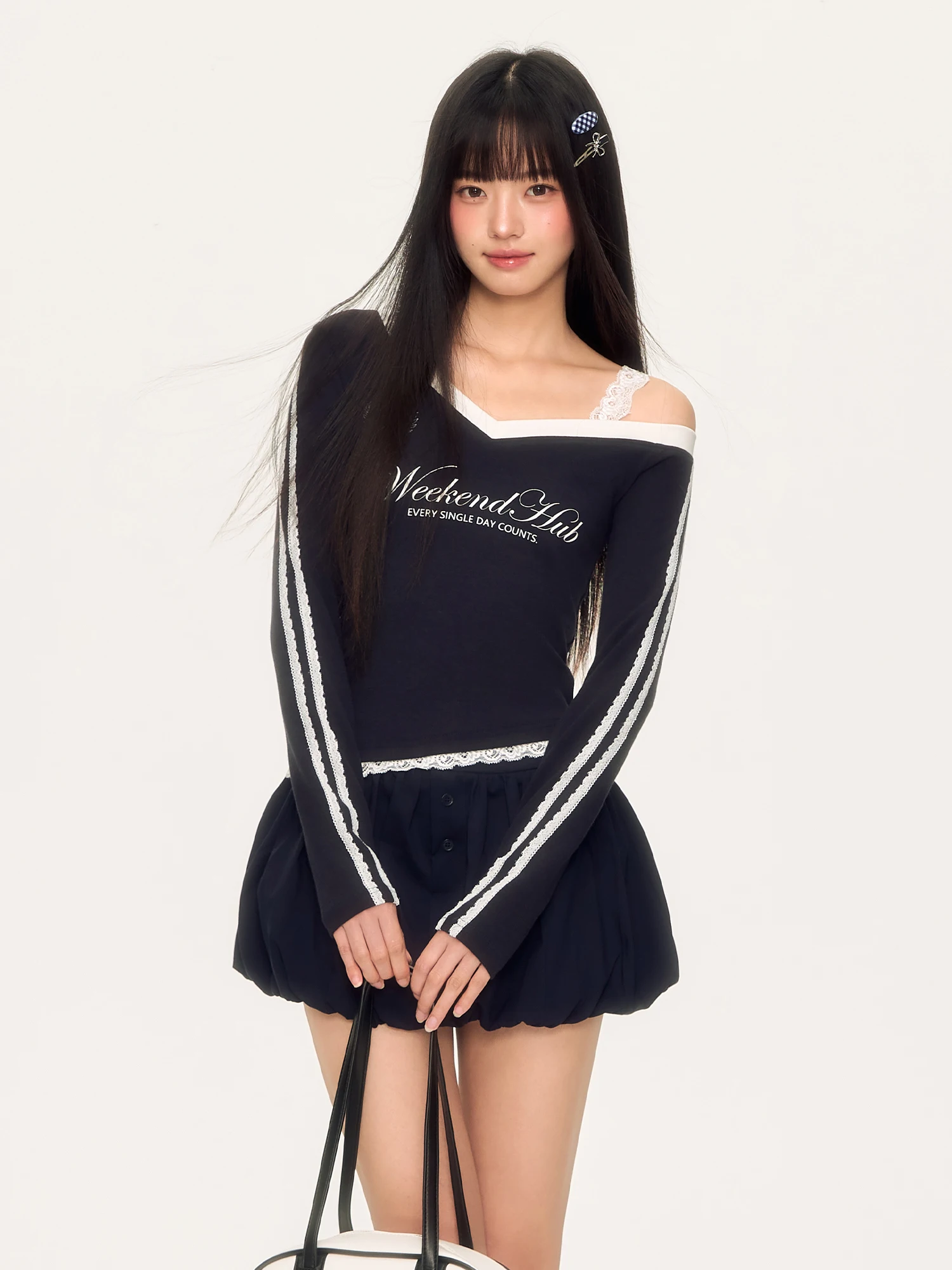 

Женская футболка Wedhub с кружевными вставками и буквенным принтом, асимметричным вырезом на плече, модный дизайн, хлопковый топ с длинными рукавами