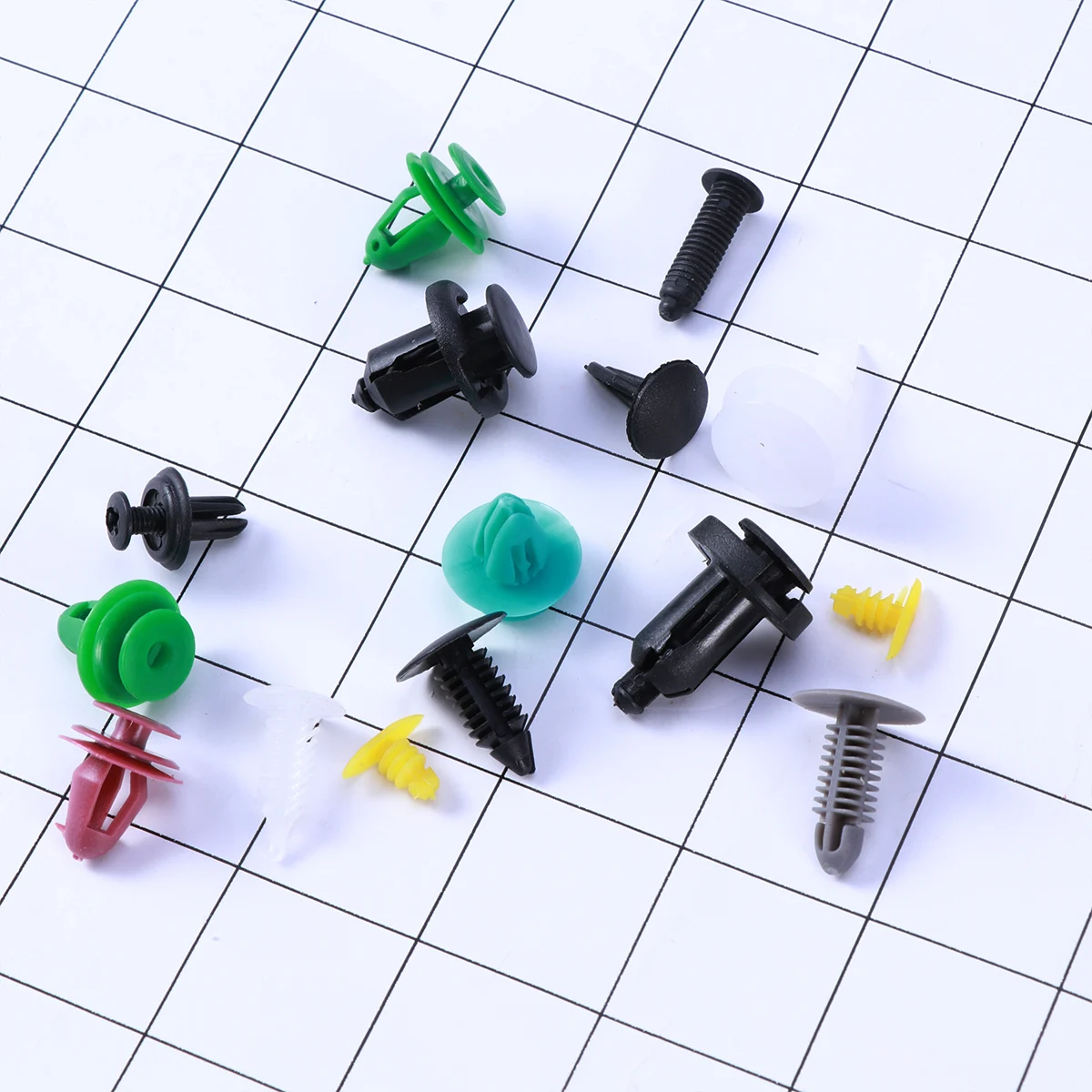 

500Pcs Nylon Automotive Push Panel Clips Heavy-Duty Fastener Rivet for Car Door Trim Bumper Shield Retainer Type Auto Push Pins