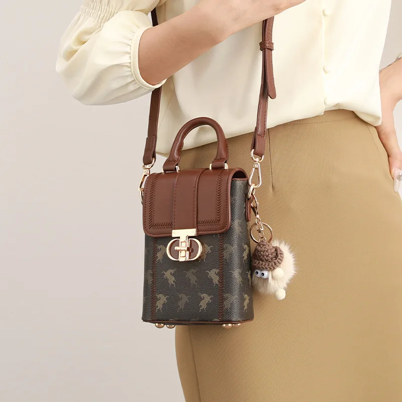 

Mini Women's 2025 New Single Shoulder Crossbody Bag with High-End Style for Phone and Accessories