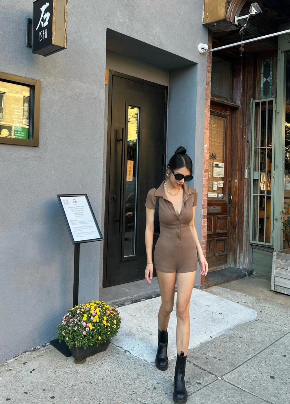 Damen-Romper mit Polokragen und Knopfleiste, Figurbetonter Mini-Jumpsuit, Sexy Frühling-Sommer Streetwear, Einteiliger Yoga-Playsuit – Detail 4