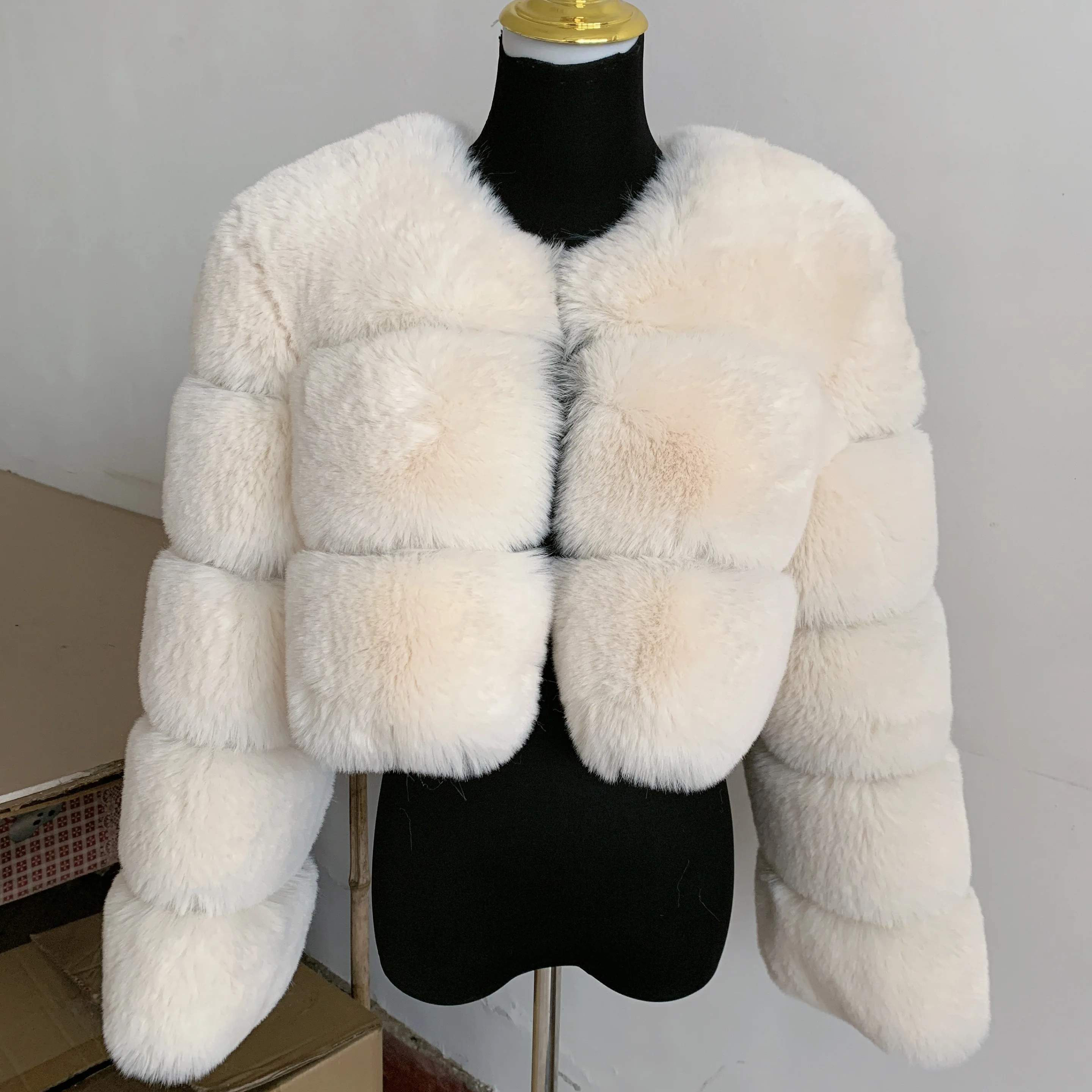 สตรีเสื้อขนสัตว์ faux เสื้อหนาสั้นแฟชั่นฤดูหนาว WARM faux FUR Coat Furry Coat Clearance มีผู้หญิงเสื้อขนสัตว์สังเคราะห์