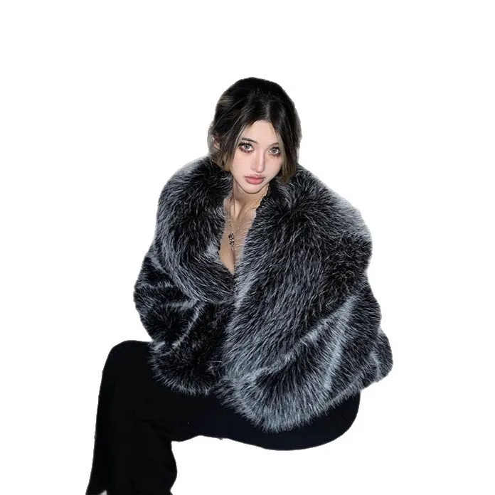 Jesienno-zimowy puszysty srebrny płaszcz ze sztucznego futra 2025, kolor 2025, damski płaszcz z futra z wykładanym kołnierzem, styl uliczny, ekologiczny płaszcz ze sztucznego futra.