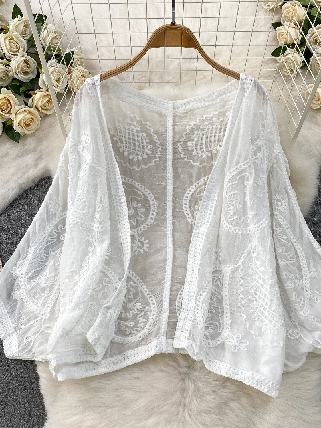 

Lightweight Casual Hooked Flower Women's Top 2026 New Sle Loose Fit Slimming Sun Protection Open Cardigan Outerwear