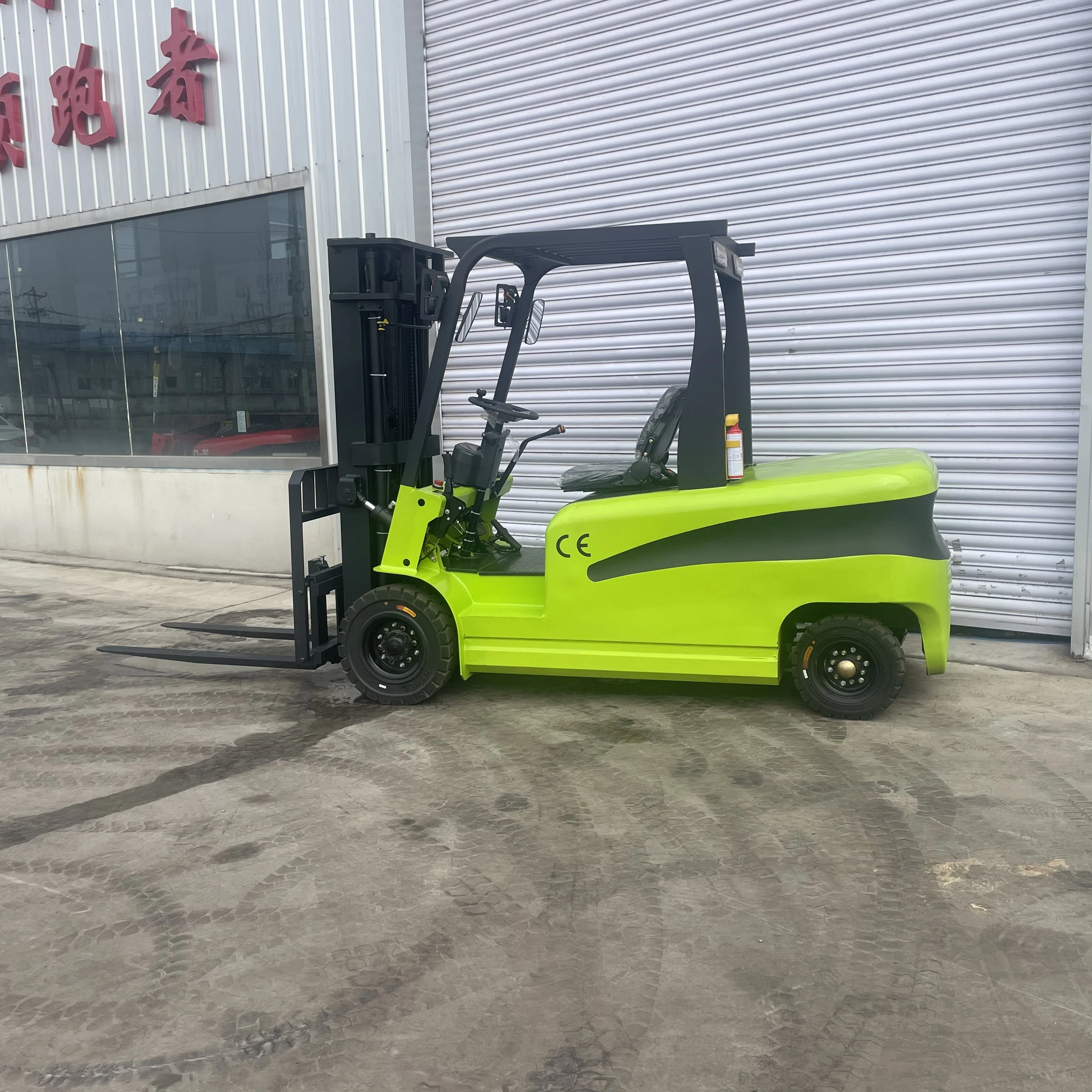 

Высокоэффективный 3-тонный электрический вилочный погрузчик на новой энергии, с литиевой батареей, высота подъема 3 метра - сертификат CE
