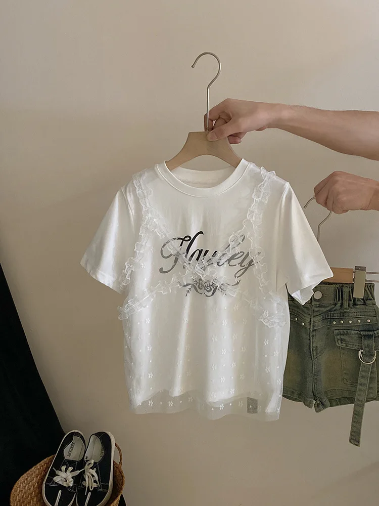 Terno curto denim rebite feminino, letras e rendas falsas de duas peças, camisa TT, verão, moda, senso de design 2024 feminino