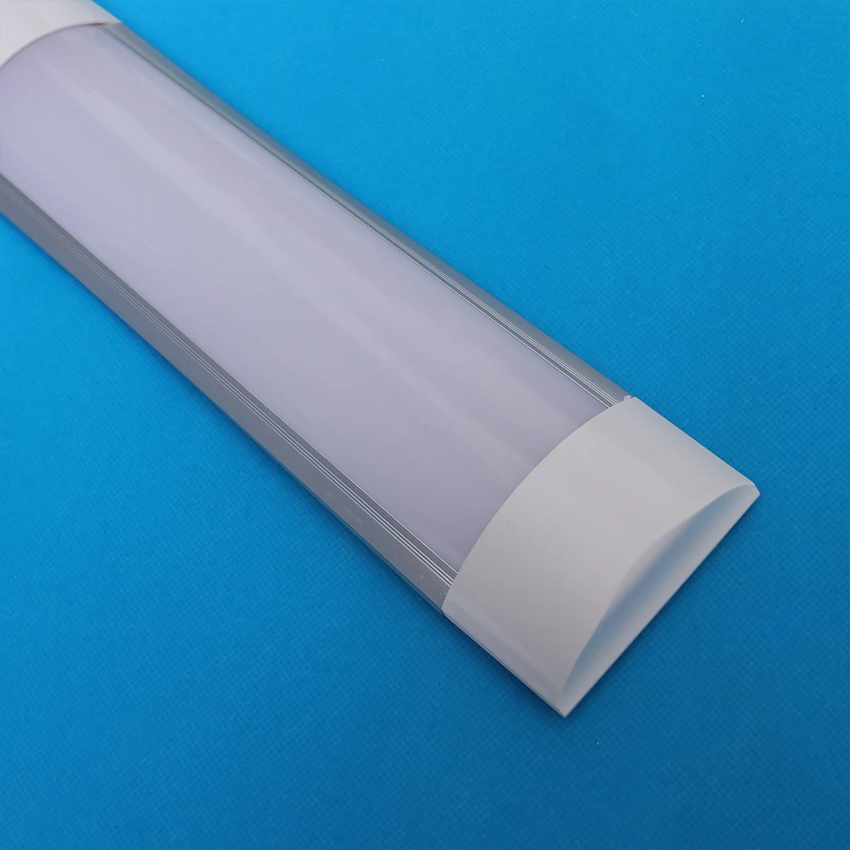 

6500K LED Light Tube High Brightness 10W 0.3m Germicidal Lamp External Light Tube for Parking Lot Supermarket Office Home