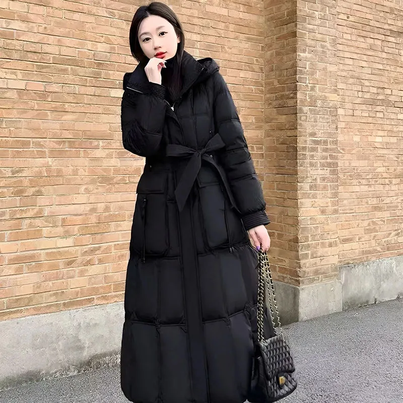

Новая черная удлиненная женская зимняя куртка-пуховик 2026 года, хлопковая, до колен, с капюшоном, облегающая, модная, теплая, женское пальто-парка