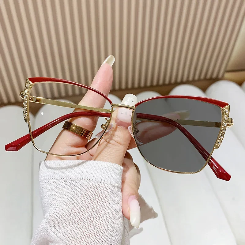 Fashion Cat Eye Anti Blue Light Photochromic Glasses Women Vintage Triangle Metal Frame Color Change Eye Protection Spectacles