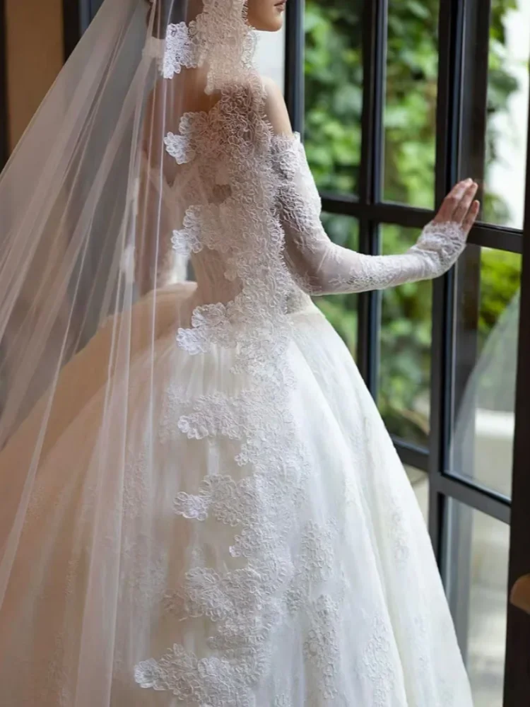 Elegant Long Sleeve Lace Wedding Dress Vintage Bridal Ball Dress Cathedral Lace Decal A-line Wedding Dress Customization
