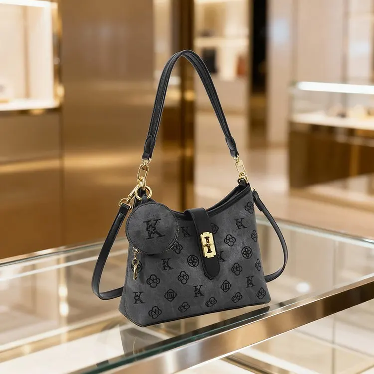 Simple Chic Designer Leather Handbag For Women Luxury Crossbody Large Capacity Elegant Diaper Bag For Commuter Textured Simple