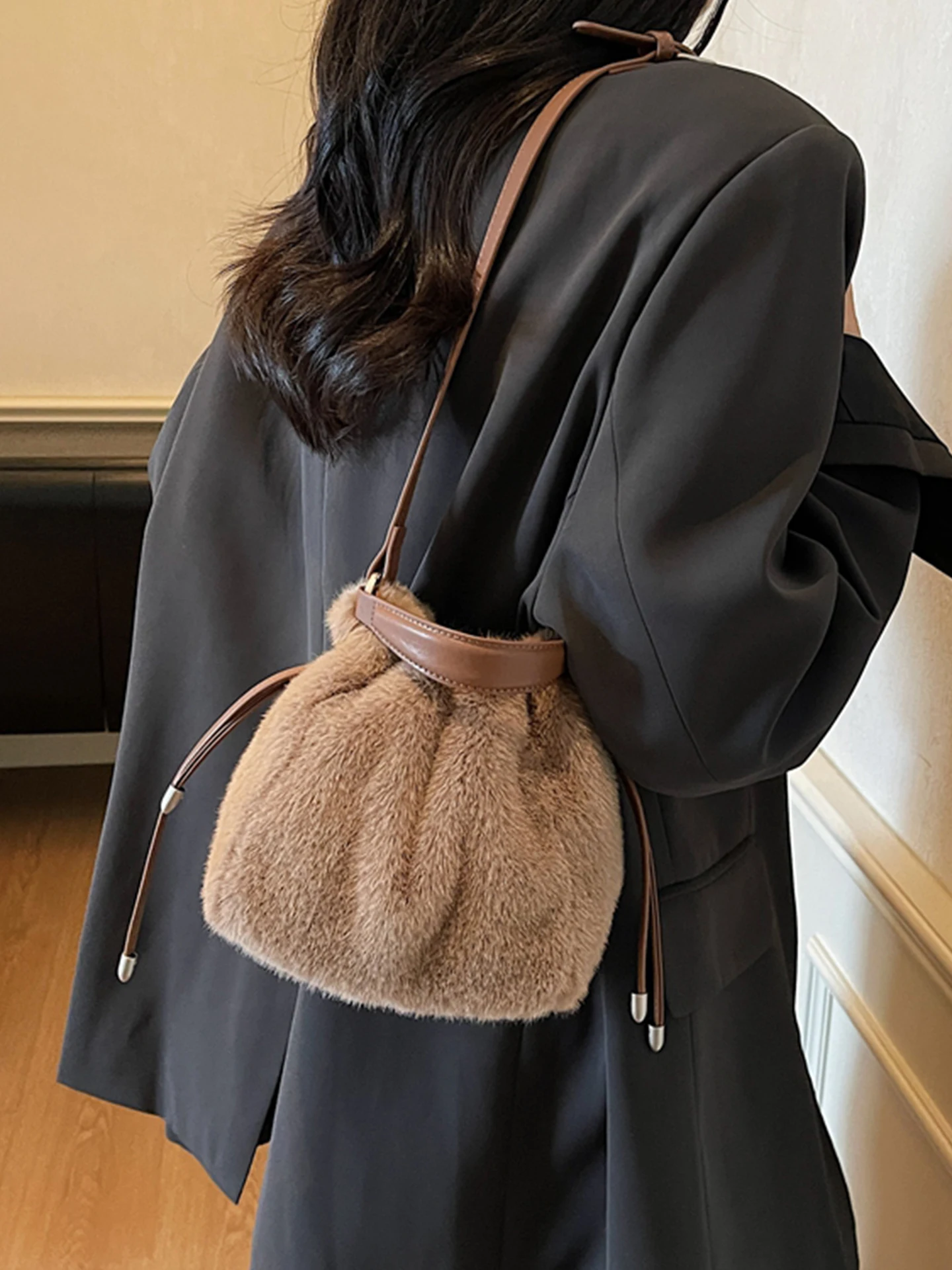 

Furry Crossbody Bag Women's Autumn Winter New Small Design Single oulder Satchel ular Buet Bag Korean Sle Soft PU Ma...