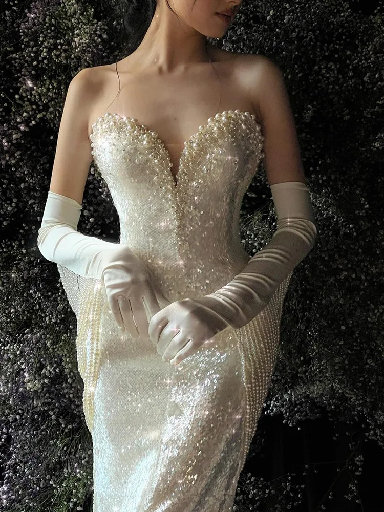 A fish-tail light luxury banquet style pearl strapless dress