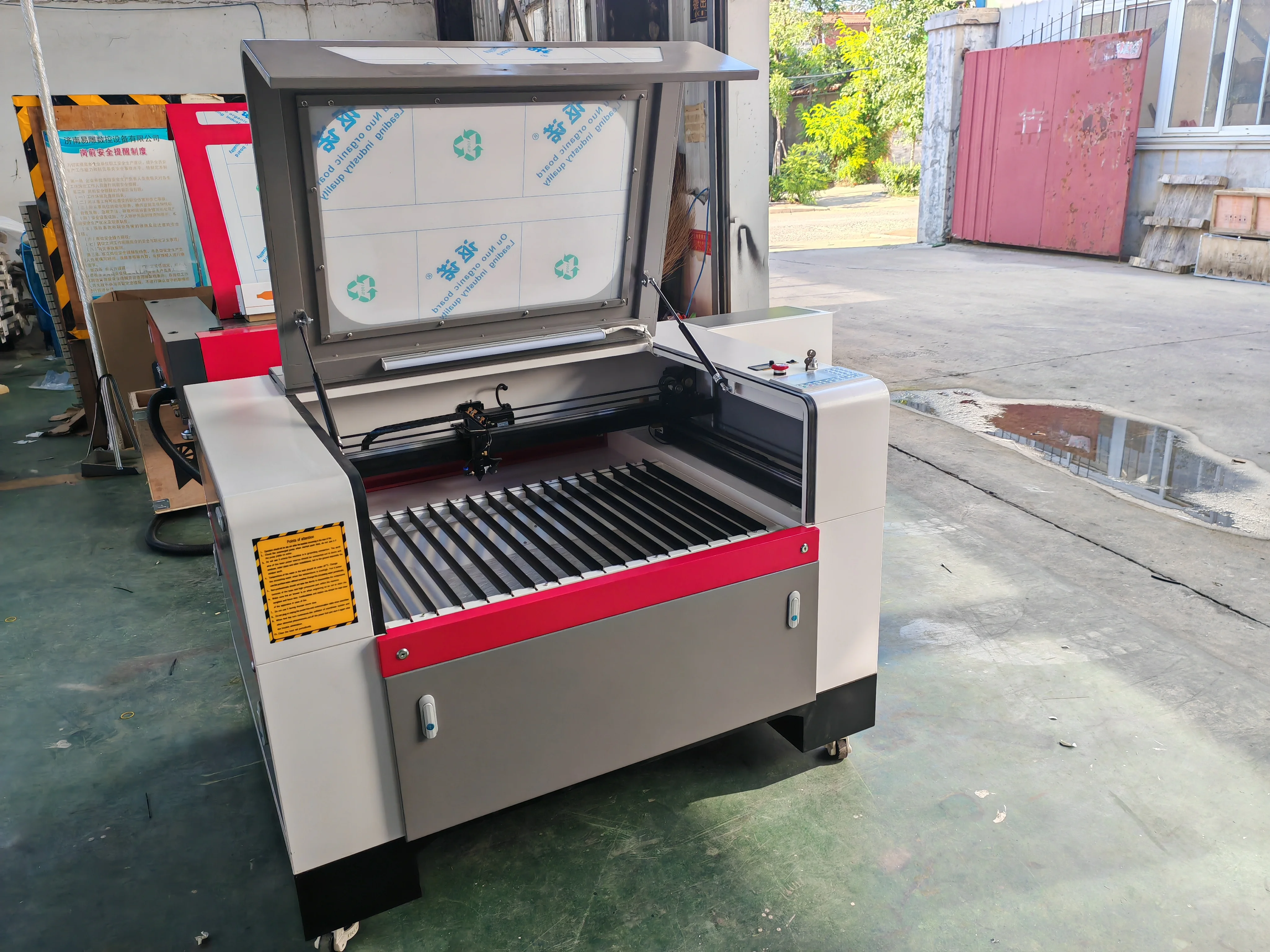 CO2 Lasergraveermachine Automatisch scherpstellen CNC CO2 Lasersnijmachine