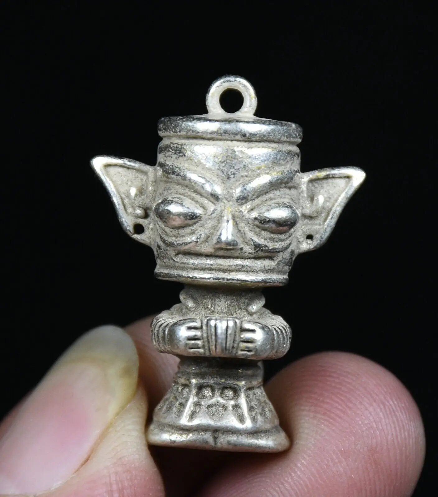 3.5Cm Old Chinese Miao Silver Feng Shui Stand Sanxingdui People Lucky Pendant