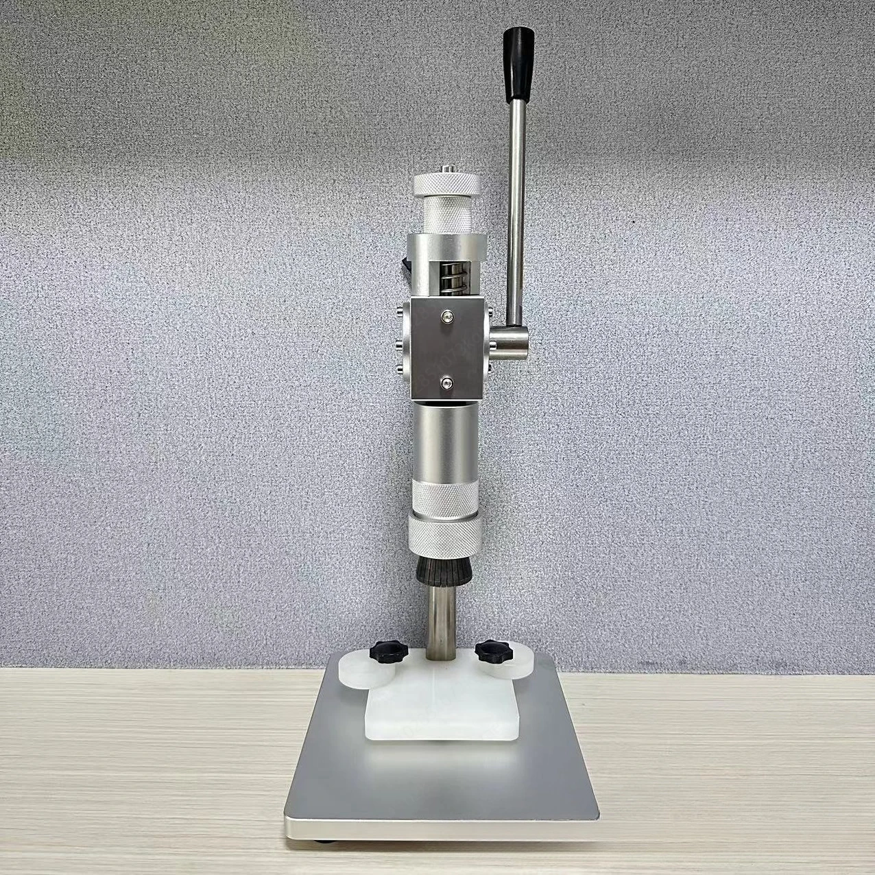 Special Perfume Bottle Binding Machine, Middle Cover, Pressing Nozzle Lock, Hand Press Machine, Clip Perfume Bottle Equipment