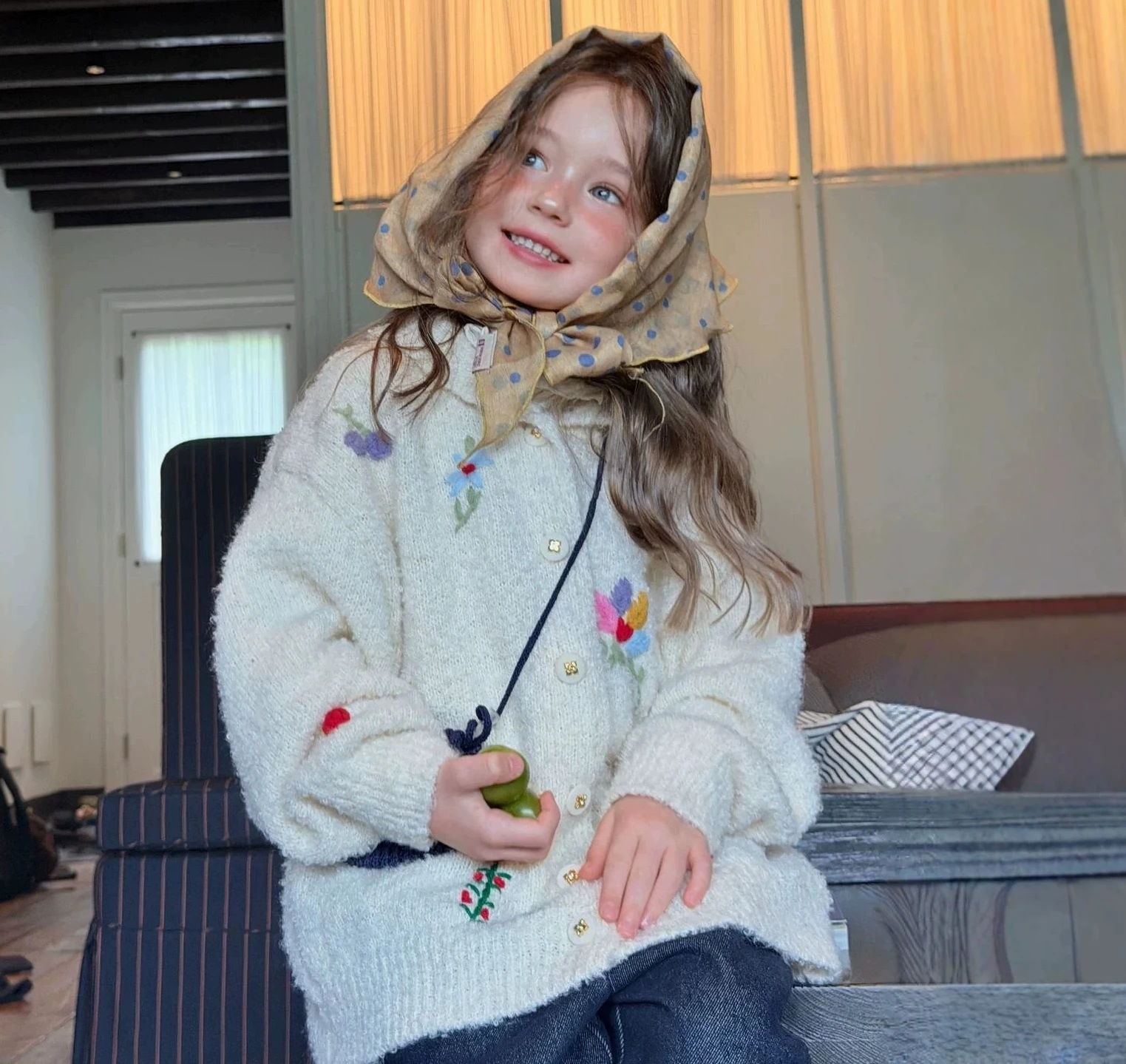 Girls' 2026 Autumn New Fashion Embroidered Sweater Coat Children's Korean Top Round Neck Knitted Cardigan Top