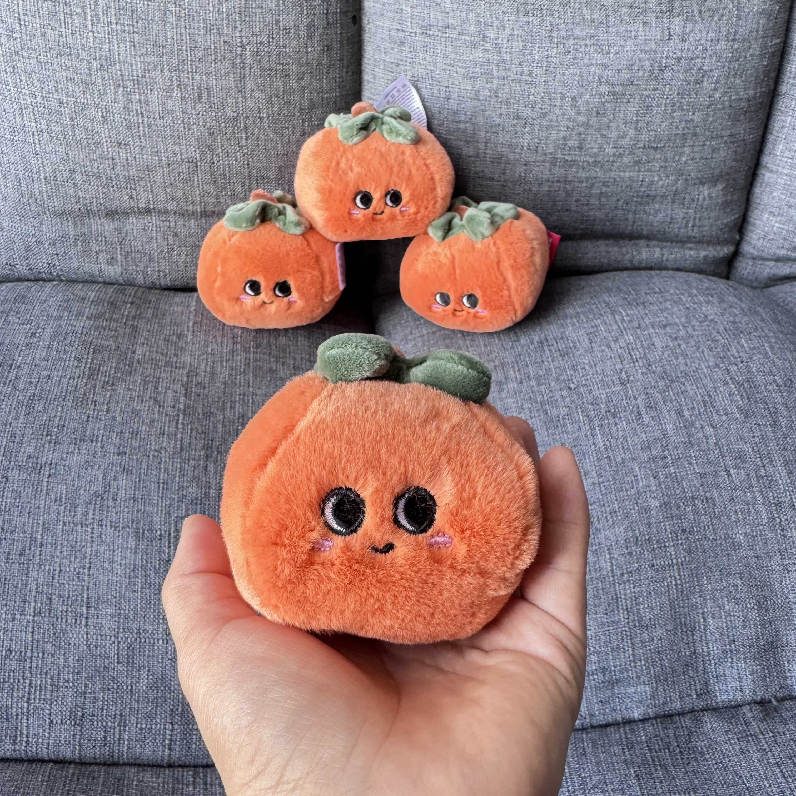 10CM 수제 플러시 감 모양 귀여운 키체인 패션 중성 선물 아이들의 상상력을 위한 감 모양 진정 장난감