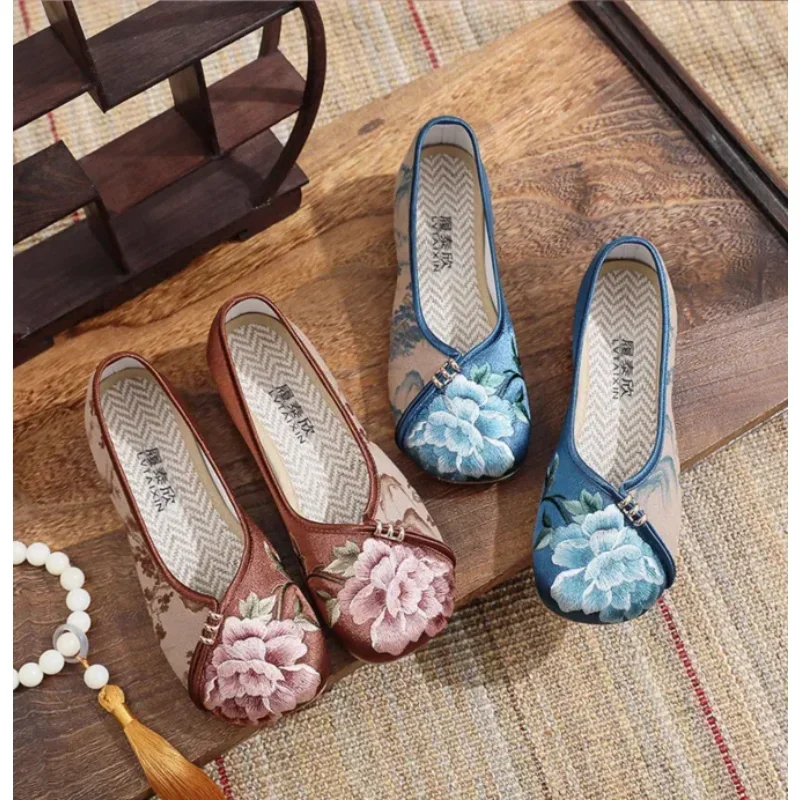 

Old Beijing Cloth Shoes Women's Low Heel Round Head Embroidered Shoes