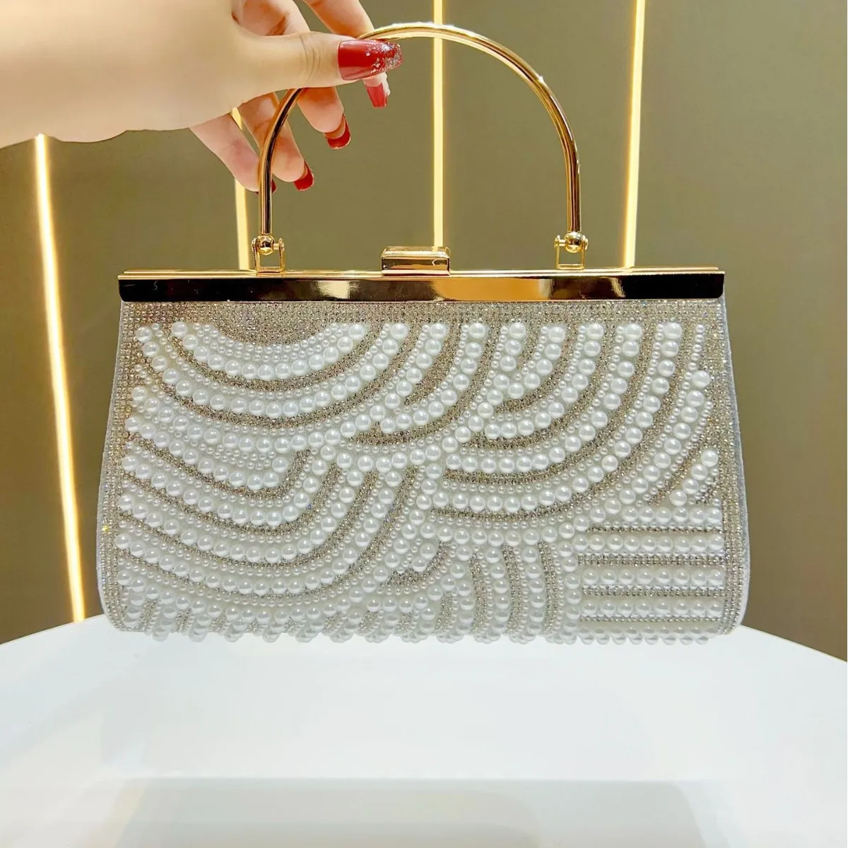 

New hot-selling , high-end Chinese style pearl chain, shoulder messenger bag, , handbag.