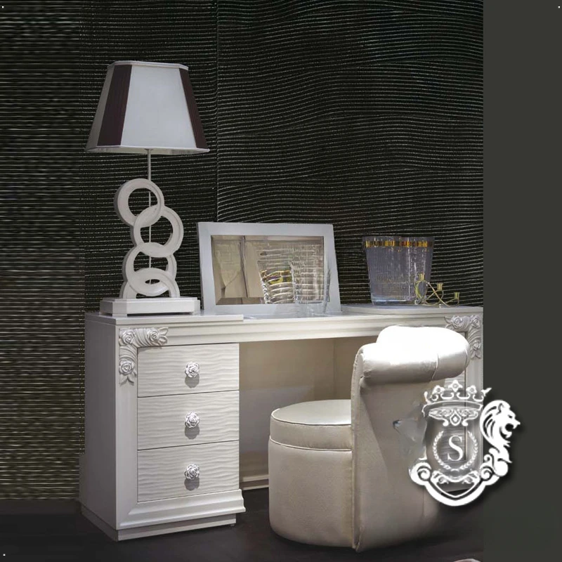 

Light Luxury European Style Dressing Table with Folding Cover and Concealed Dressing Mirror