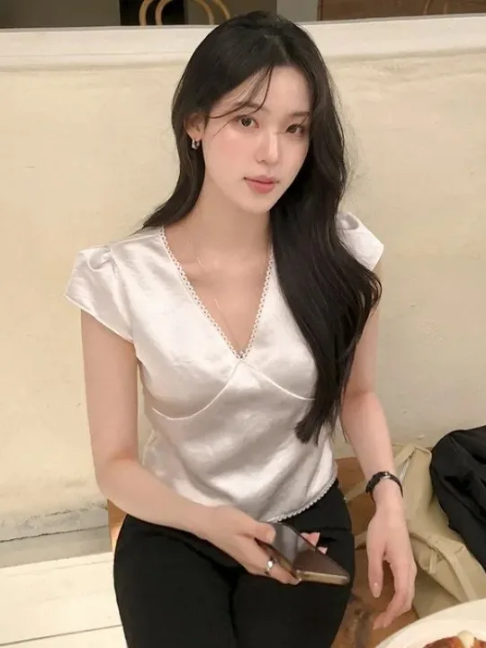Elegant Chic Women's Shirt V-Neck Pearl Sensation Versatile Simple Style French Style Short Sleeve Regular Fit Summer Top