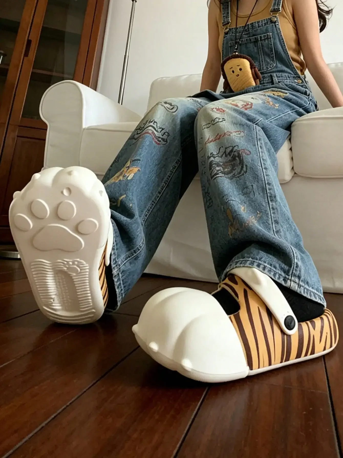 Sommer Neue Plateau-Pantoletten für Damen, modische, weiche EVA-Pantoletten mit Farbblockierung und geschlossener Zehenpartie, Outdoor-Strandschuhe, Katzen-Tabby-Muster – Detail 9