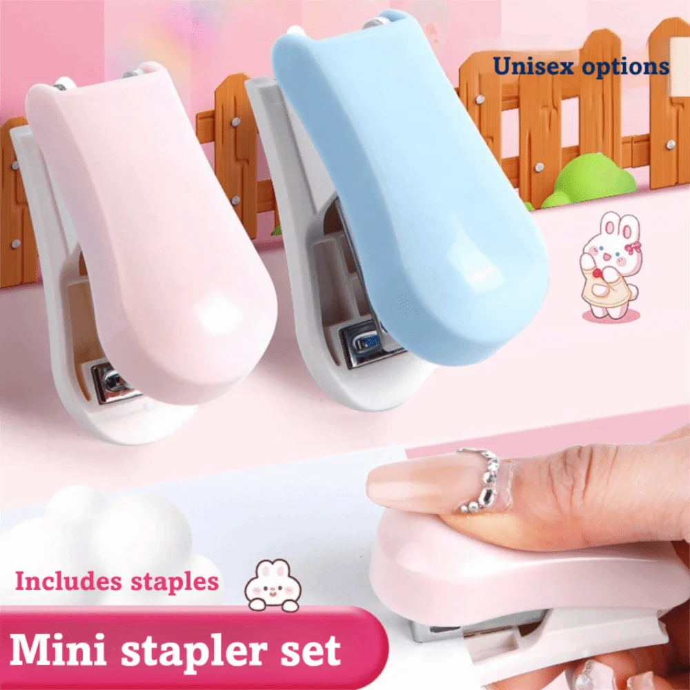 Mini cucitrice per studenti di piccole dimensioni a colori Macaron con design a cartoni animati con graffette Comoda cucitrice per carta di prova per uso scolastico